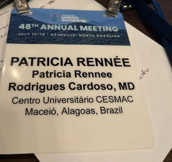 Crachá do 48th Annual Meeting da Society for Pediatric Dermatology, em Asheville, com o nome Patricia Rennée.